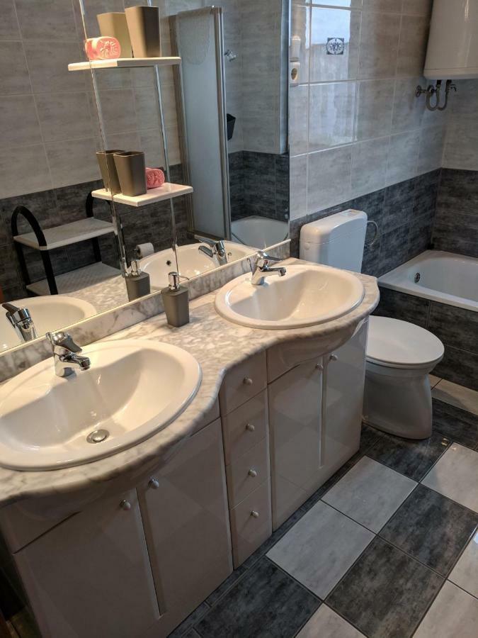 Relax And Enjoy At Powermoni Apartment Бибине Екстериор снимка